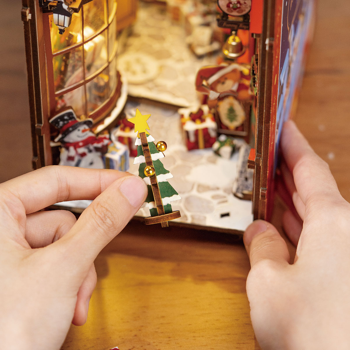 Rolife DIY Book Nook Kit - Christmas Street TGC06 gallery image 5