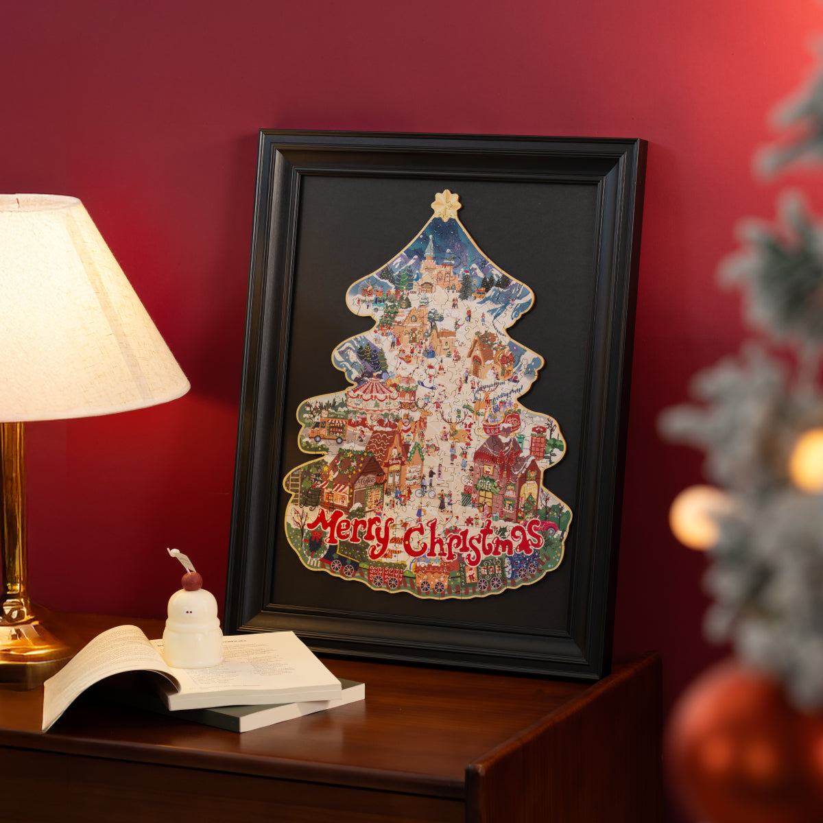 Rowood Christmas Town TA007 puzzle en bois encadré exposé sur une table
