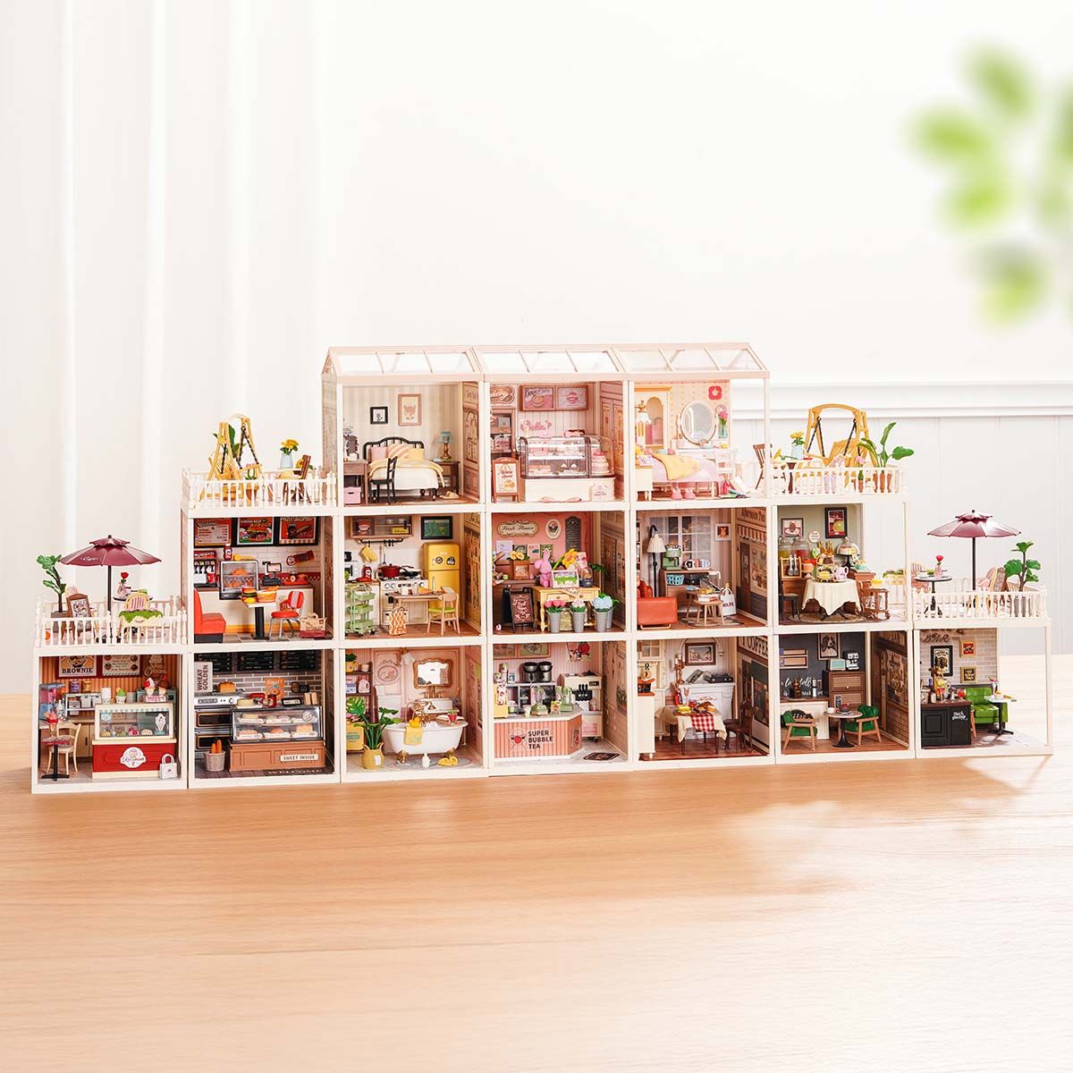 Rolife Super Creator Series 15 en 1 combinaison d'affichage de maison miniature complète sur une table