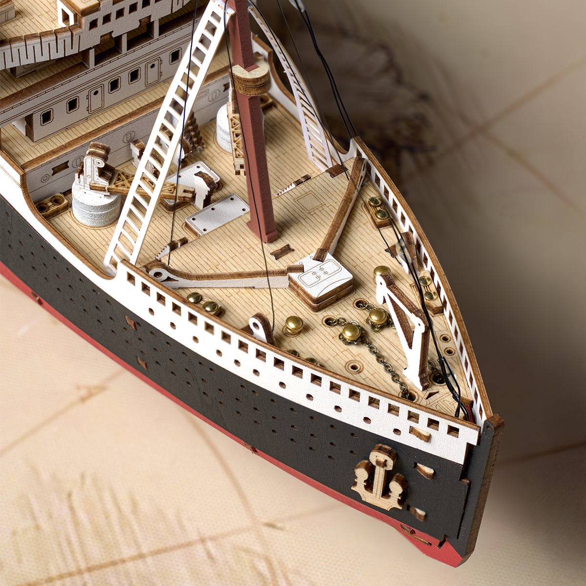 1912 Eternal Atlantic Voyager TGL02 Nahaufnahme des ausgeschnittenen Decks und der Kabineninneneinrichtung