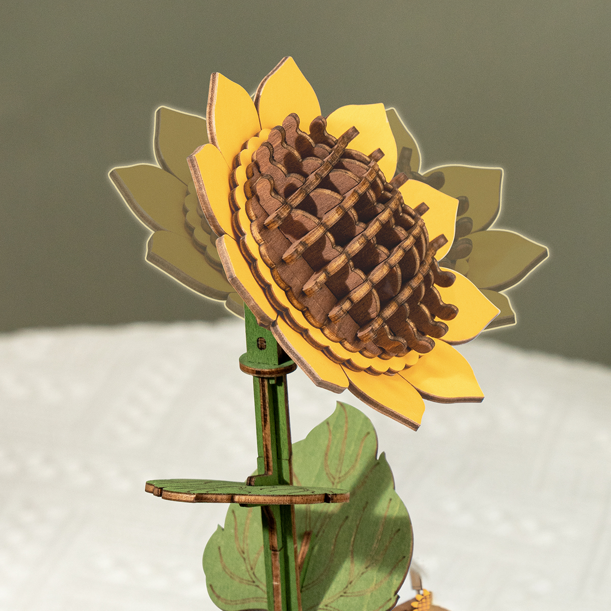 Rowood 3D Wooden Puzzle - Wooden Flower Bouquet TW01H sunflower finished model close-up