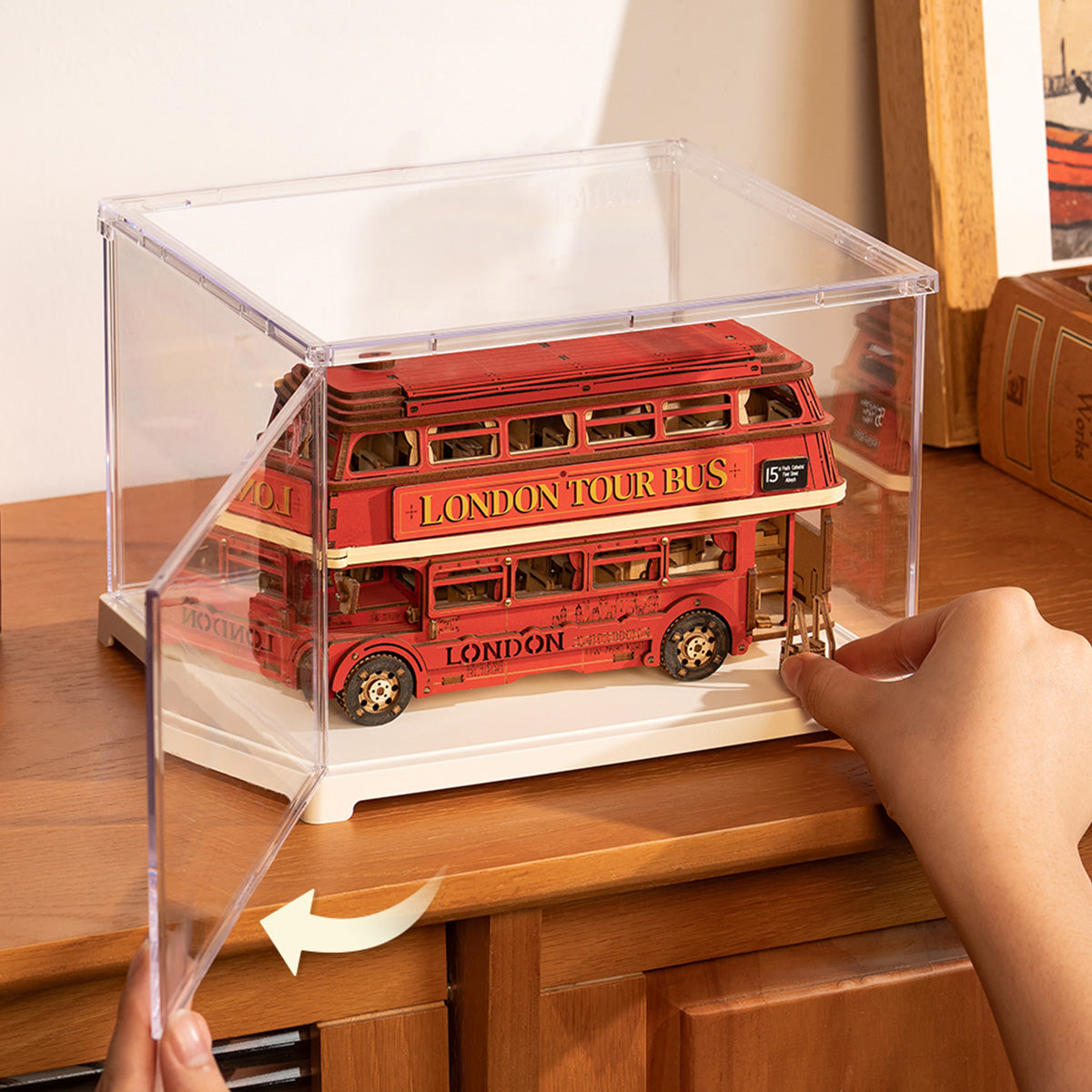 DF04L front door opening demonstration with a red bus model inside