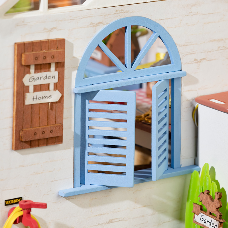Rolife Miniature House - Maison de jardin de rêve DG163 détail de la porte bleue en gros plan