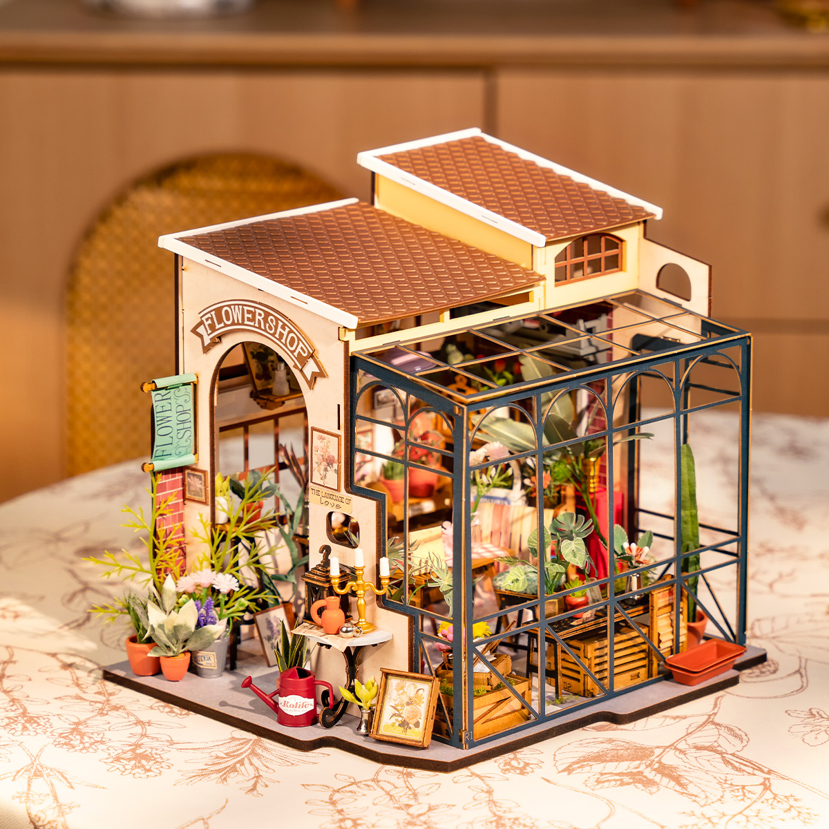Rolife DIY Miniature Dollhouse - La boutique de fleurs d'Emily DG145 taille graphique avec dimensions indiquées