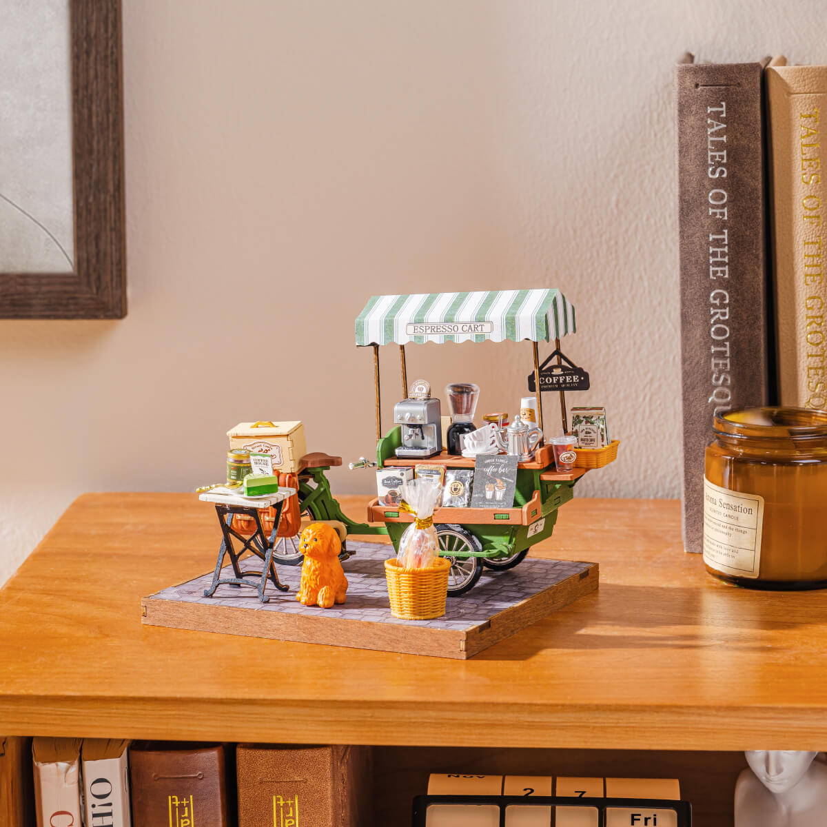 Aromatischer Kaffeewagen DG182 Tischdisplay-Szene auf einem Holzregal