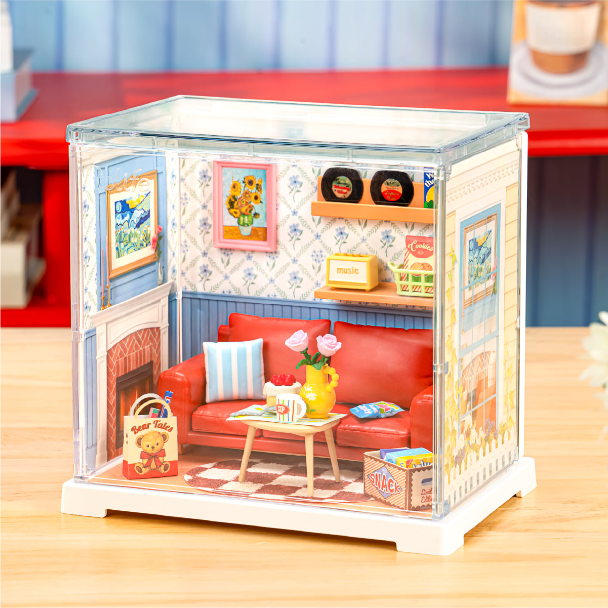 Rolife Country Blue Lounge DWS05B habitación en miniatura en una escena hogareña con cubierta de polvo