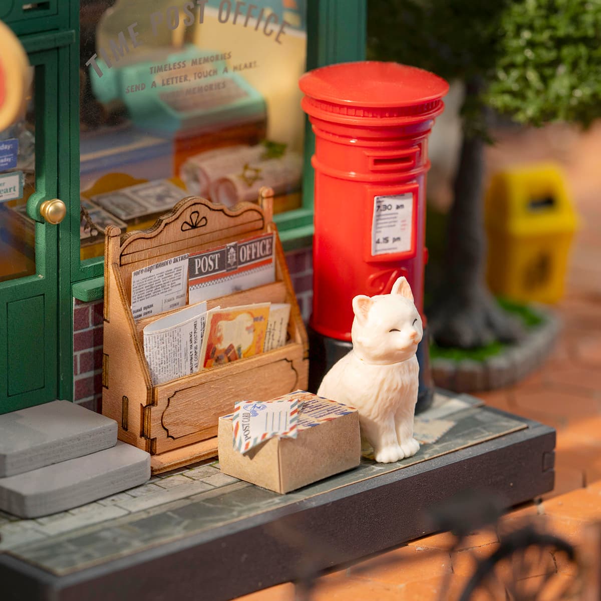 Rolife DIY Miniatuurhuis - Eeuw Postkantoor DS037 pakket en brievenbus detail close-up