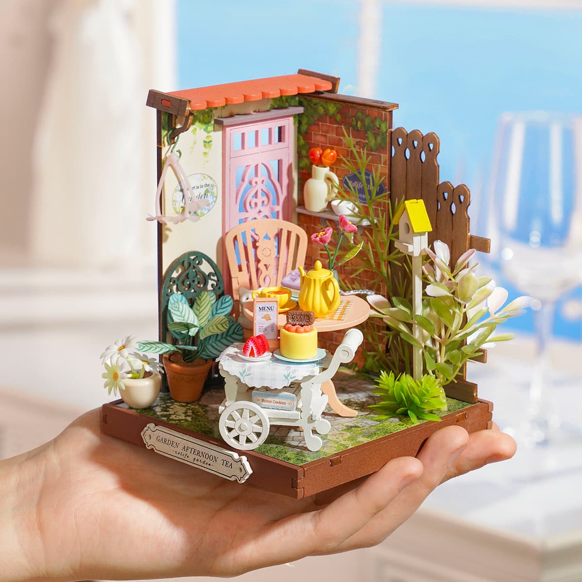 Rolife DIY Miniature House - Fancy Tea Yard DS038 hand-held product display scene