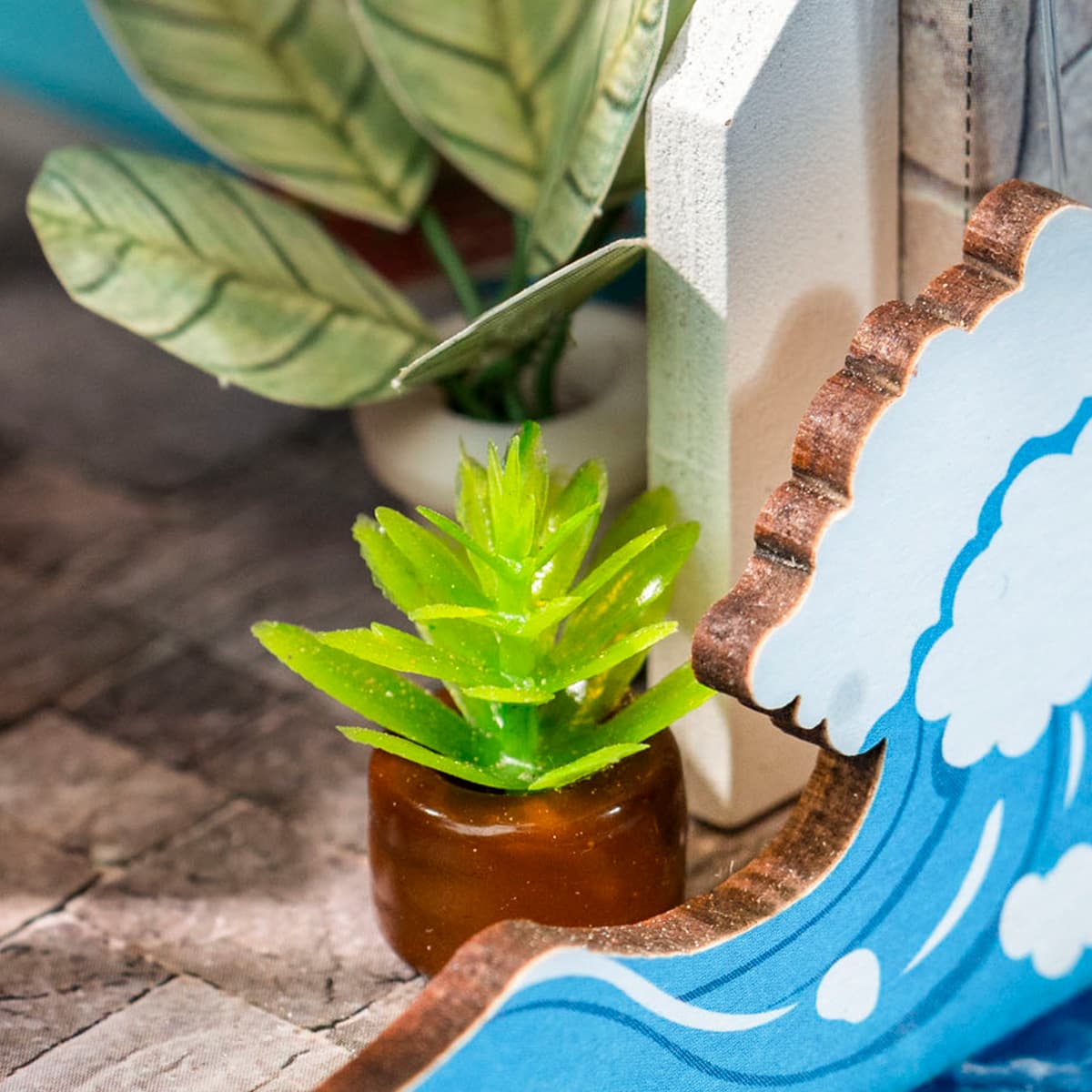Rolife DIY Miniature House - Sea Holiday Restaurant DS039 potted plant detail close-up