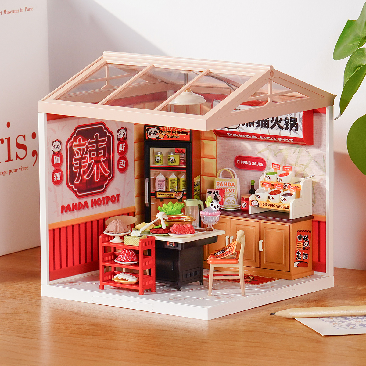 Rolife Panda Hot Pot DW020 miniatuurkamer in een tafelblad thuisomgeving