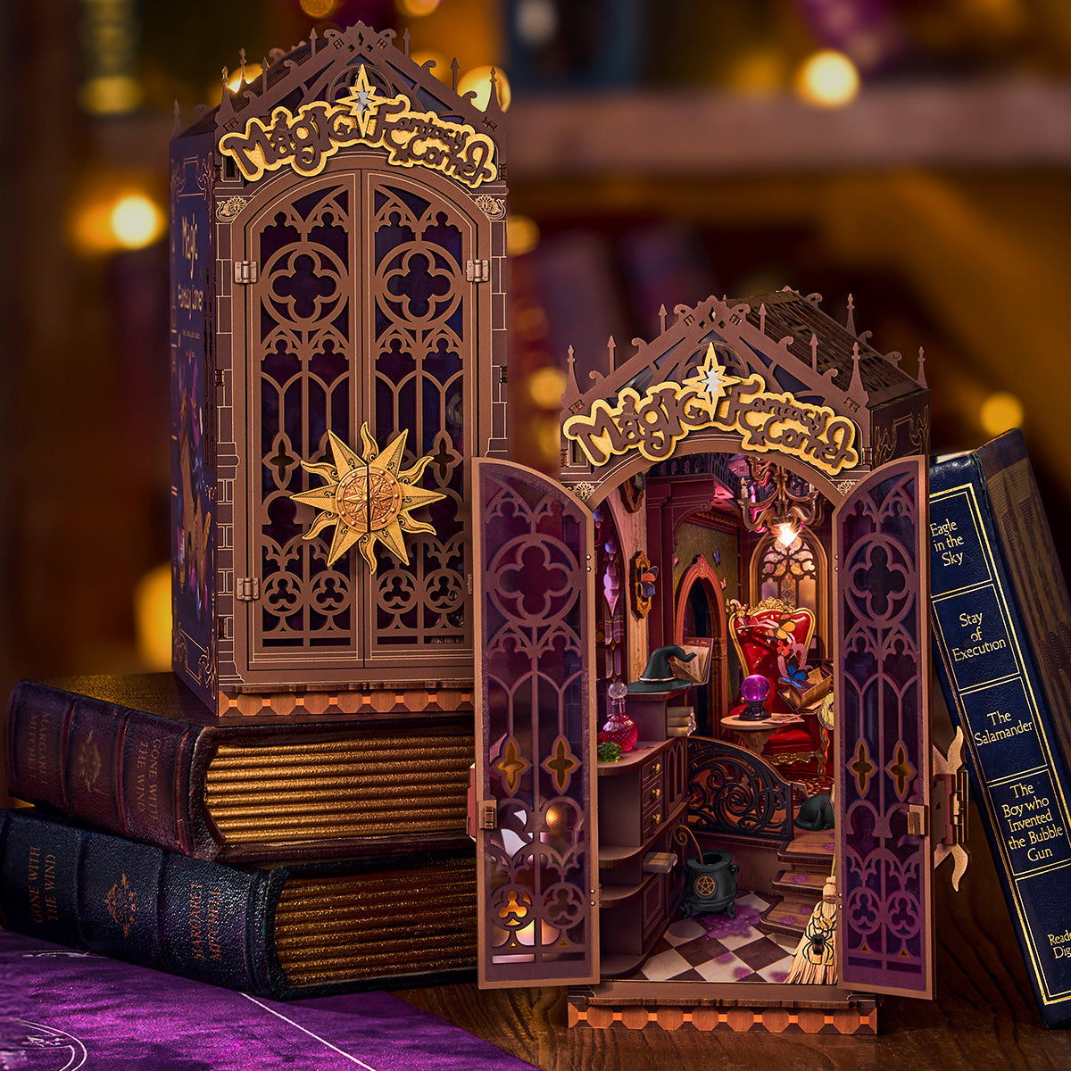 Rolife Magic Fantasy Corner TGB14 book nook dans une scène de table chaleureuse