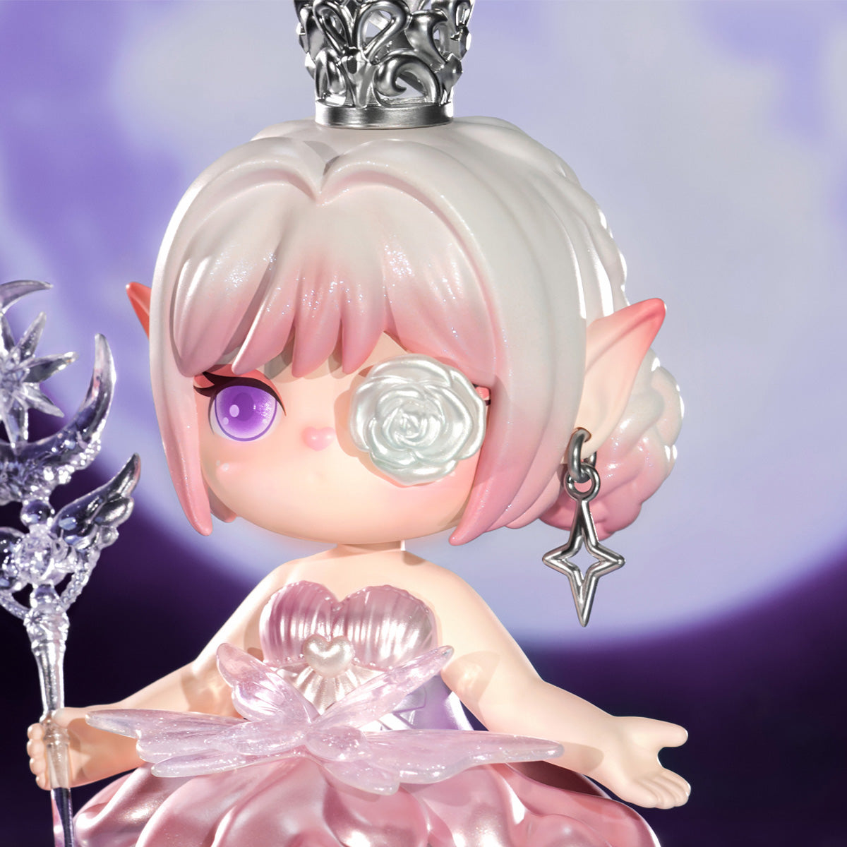 Suri Magic Princess S011 close-up of the face, crown, and upper dress details