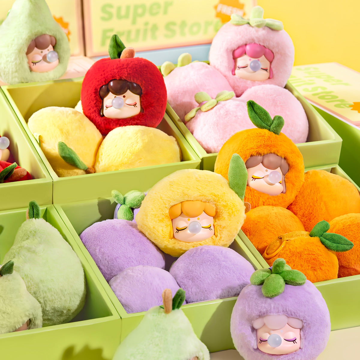Affichage complet de la collection Nanci Fruit Mood niché parmi des accessoires de fruits colorés
