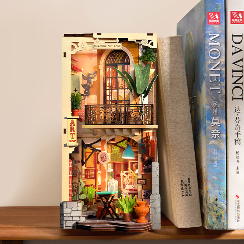 Rolife DIY Book Nook Kit - Romantic Art Lane TGB20