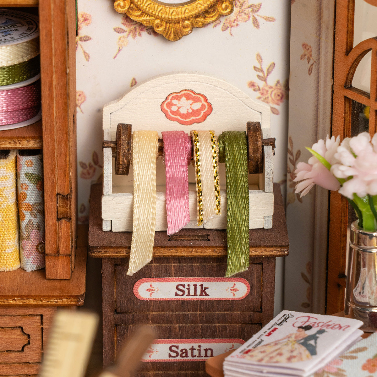Elsa's Tailoring DG178 close-up van de stoffenkast en details van de lintdisplay