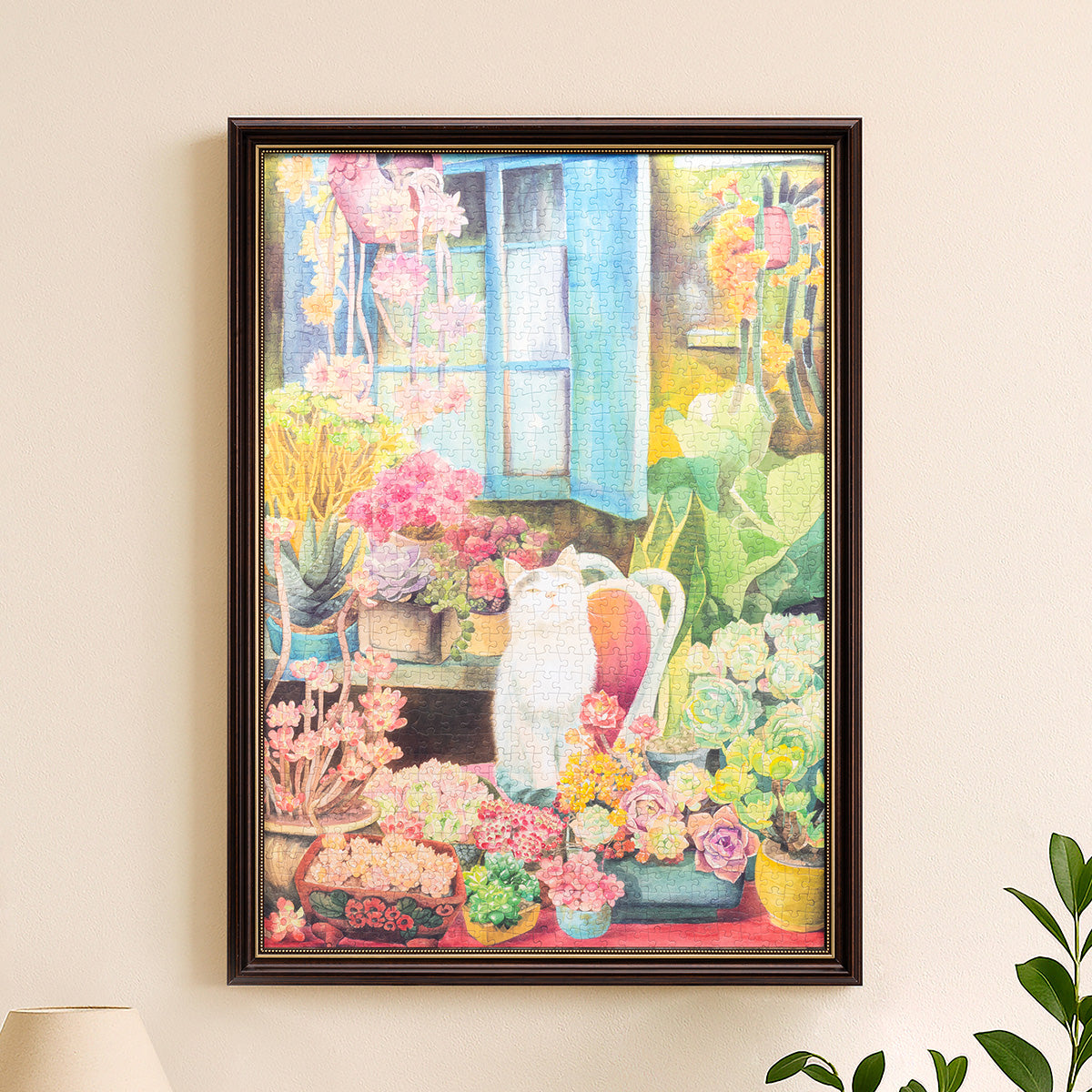 Rowood Cat's Plant Yard PT012 puzzle en bois de 1000 pièces affiché sur un mur