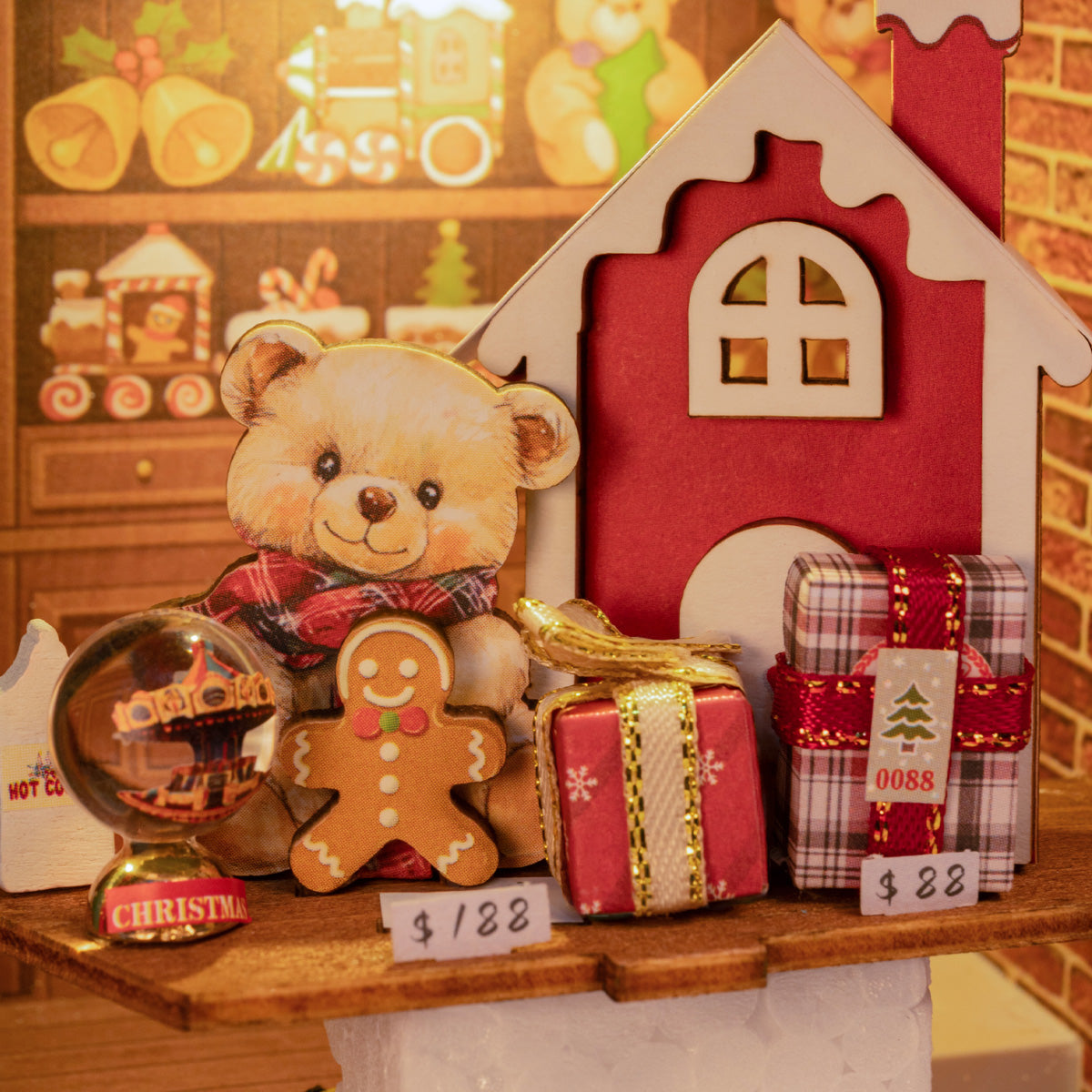 Santa's Toy Shop DP006 Nahaufnahme von Geschenken, Lebkuchenfigur und warmer Ladenbeleuchtung