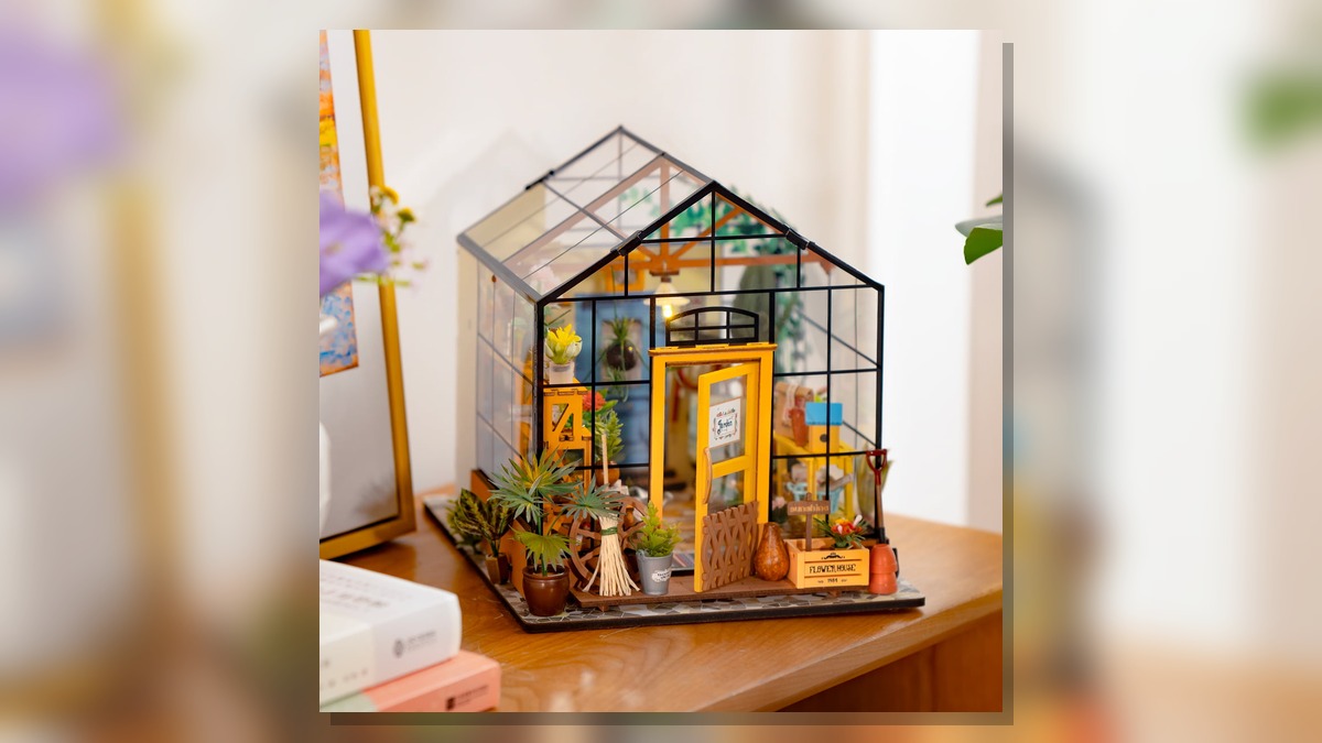 Rolife Cathy's Flower House DG104 as a creative gift for plant lovers