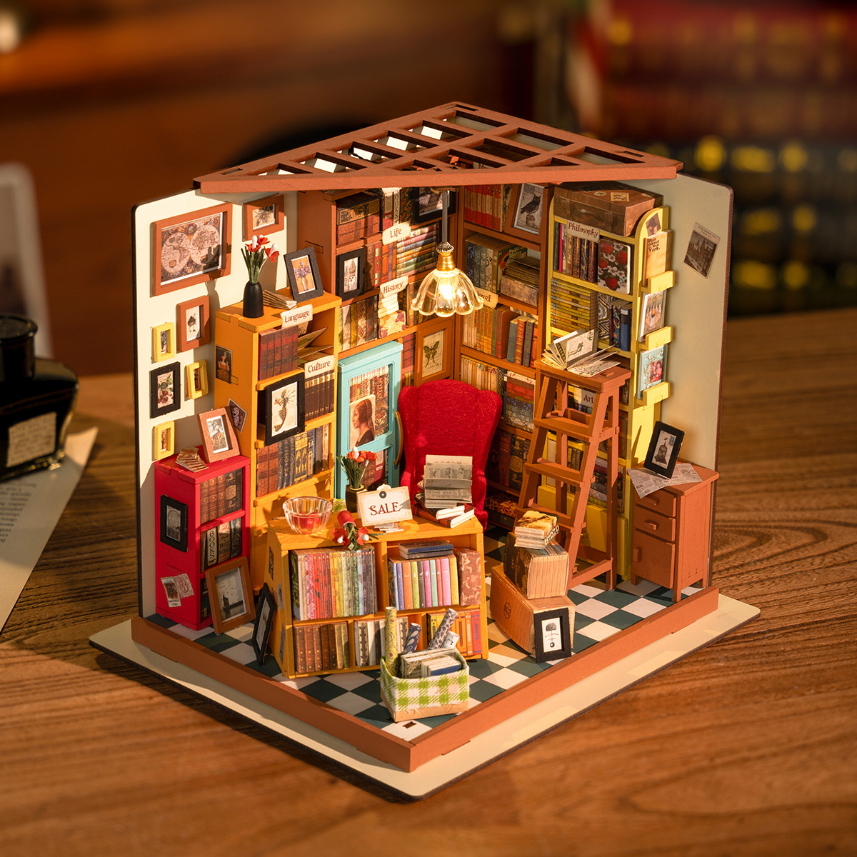 Rolife DIY Miniature Dollhouse- Estudio de Sam DG102 escena de exhibición de mesa