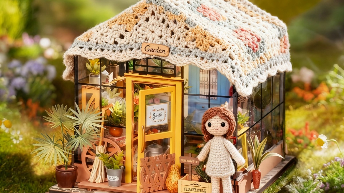 Rolife Cathy S Flower House Miniature House with Crochet Girl Outside