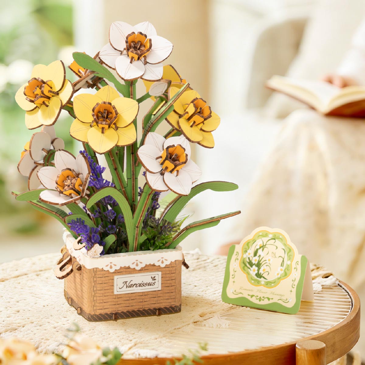 Rowood Narcissus TF002 daffodil bouquet displayed as soft home decor