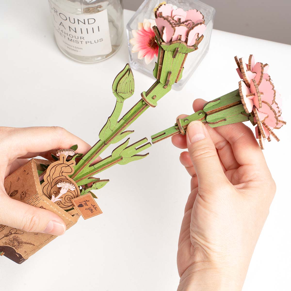 Rowood DIY Wooden Flower Pink Carnation TW051 detail view