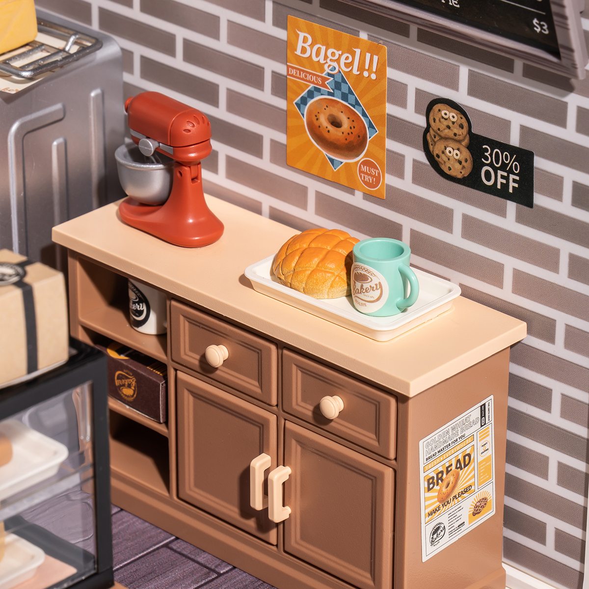 Rolife Golden Wheat Bakery Super Creator Miniaturhaus DW005B Sideboard und Mixer Detailaufnahme