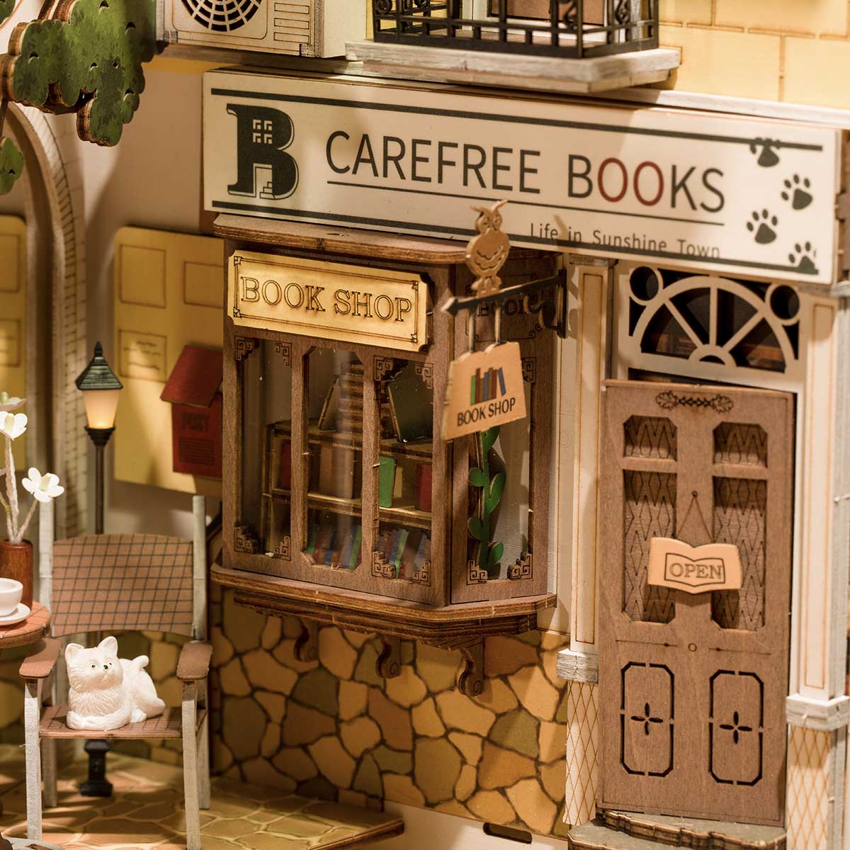 Rolife DIY Book Nook Kit Sunshine Town TGB02 Carefree Books détail de la vitrine en gros plan