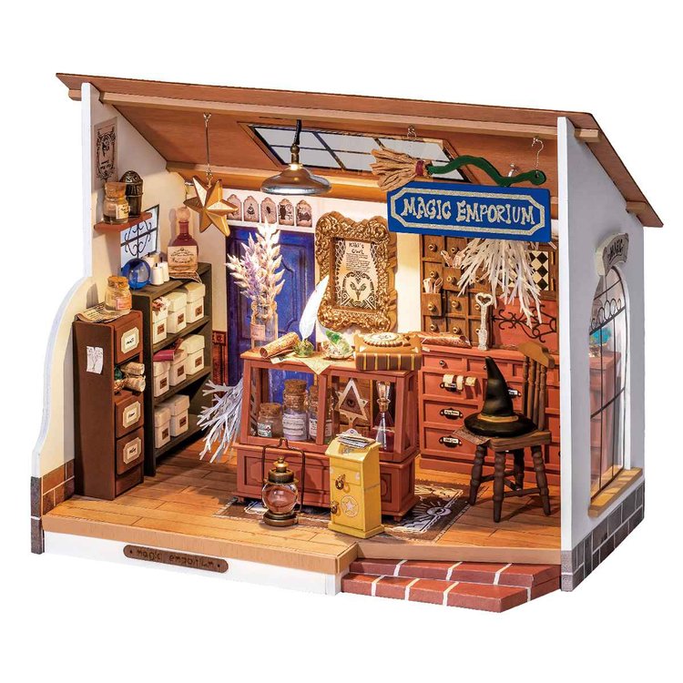 Rolife Kiki's Magic Emporium DG155 DIY-Miniaturhaus auf weißem Hintergrund