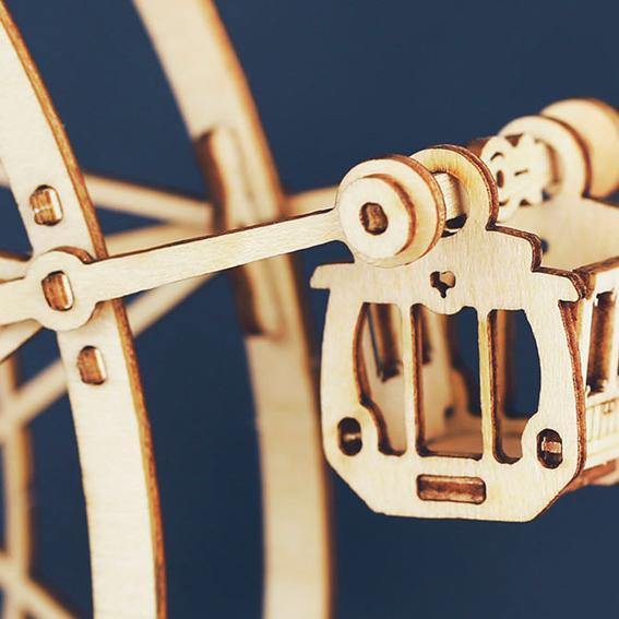 Rolife Modern Music Box - Gaint 3D Holzpuzzle - Riesenrad TGN01 Detailaufnahme der Kabine des Riesenrads