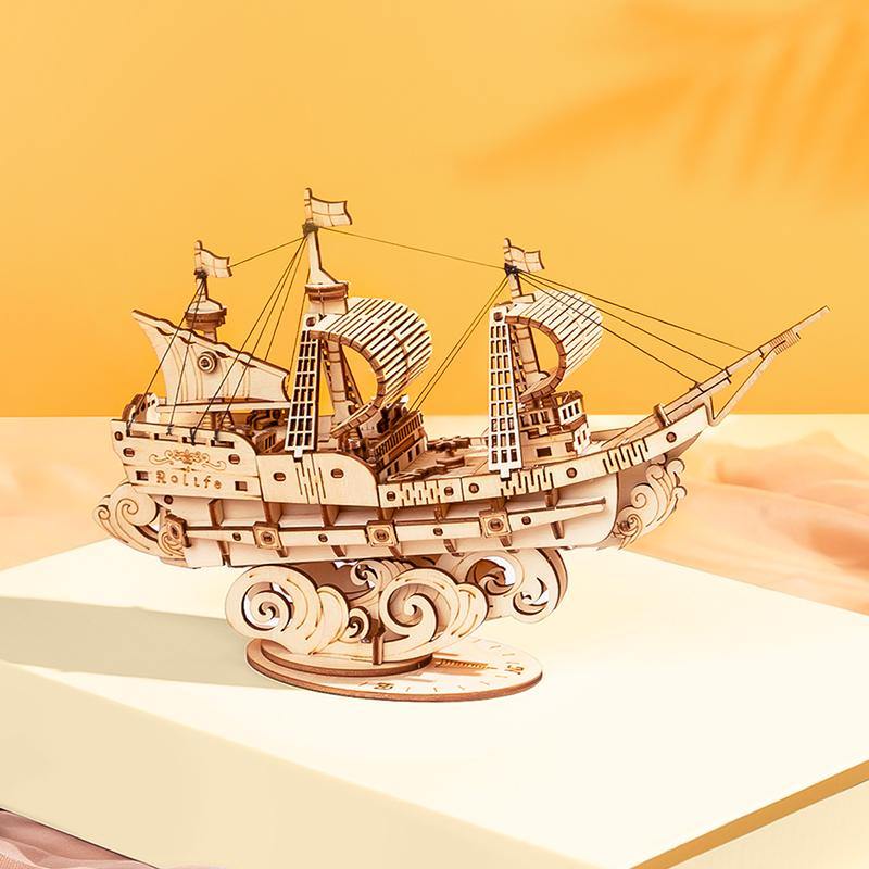 Rolife Zeilschip TG305 houten puzzel in een warme zeezijde display scène